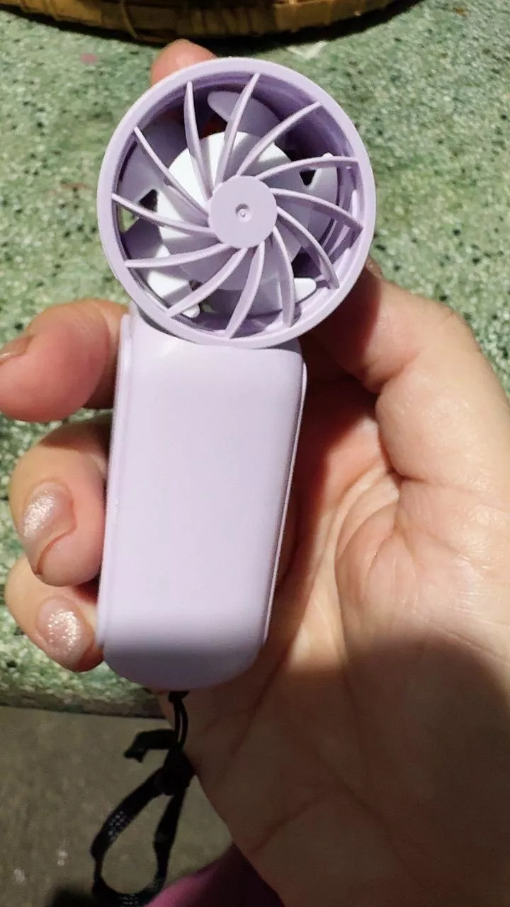 Quạt mini Turbo X688 với màn hình LED pin