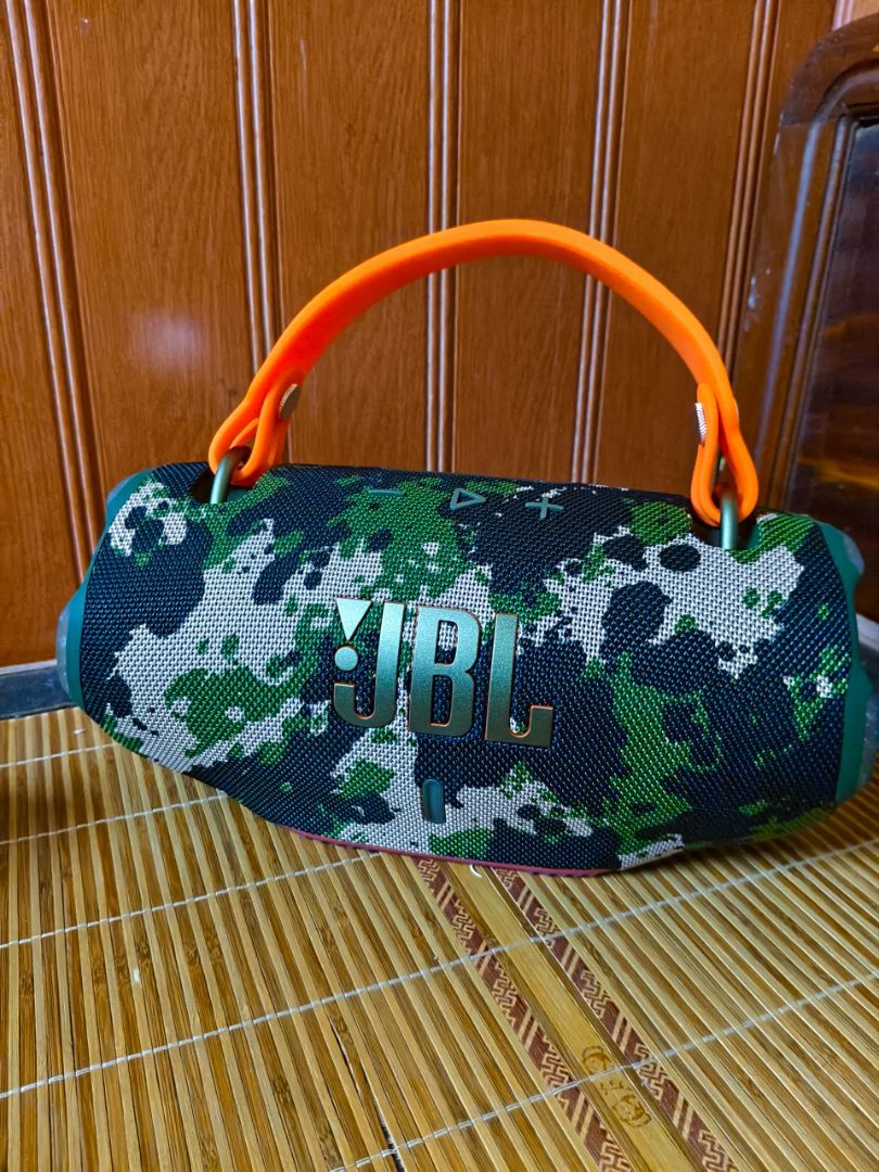 JBL Xtreme 4 với quai đeo