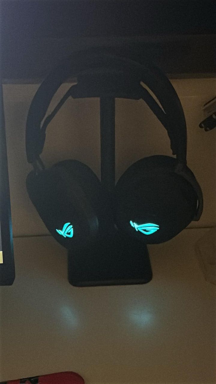 Tai nghe Asus ROG Pelta với micro và đèn LED