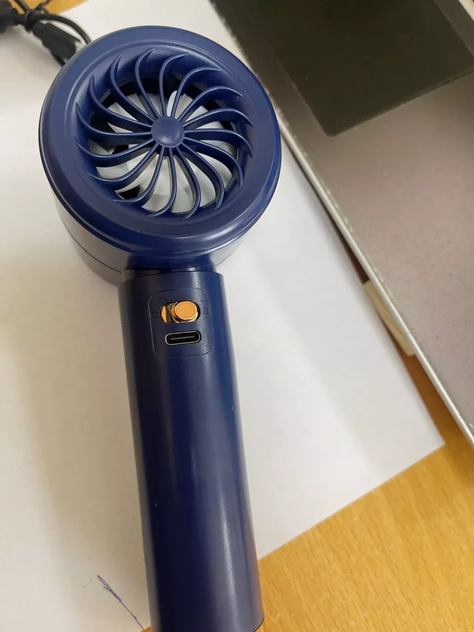 Quạt tích điện N68 nhiều màu sắc