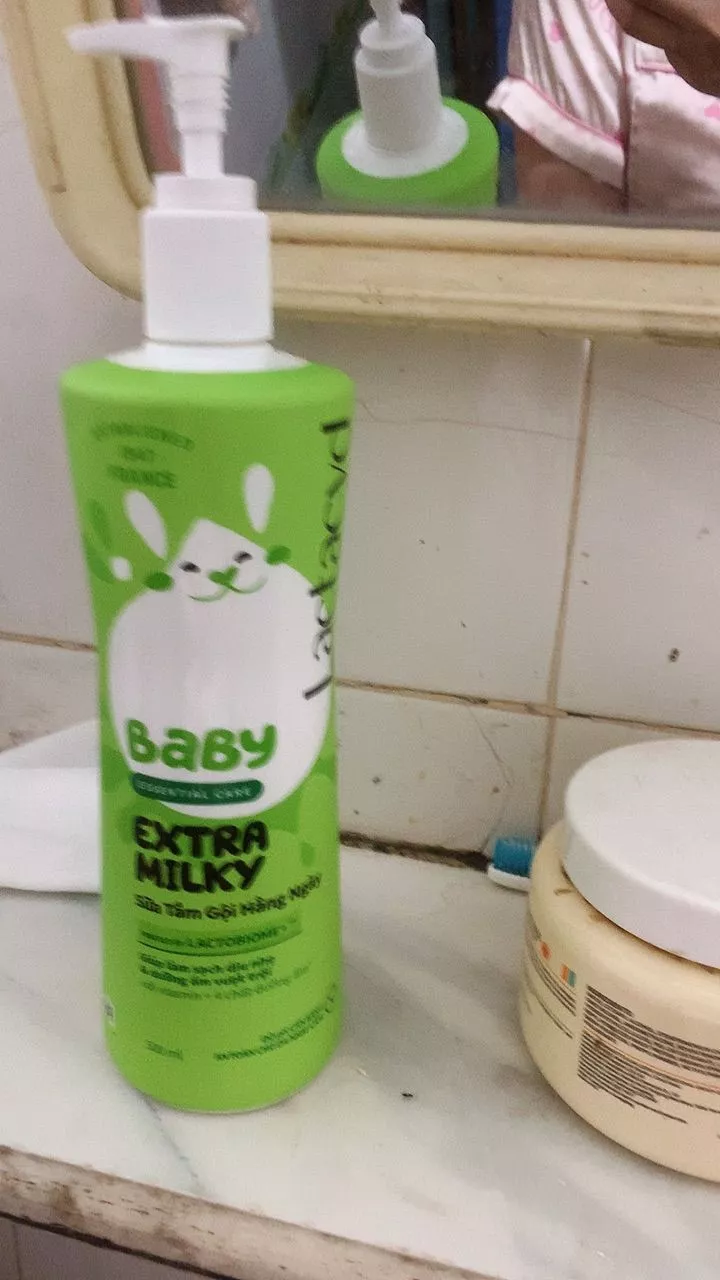 Chi tiết chai vòi ấn Lactacyd Milky