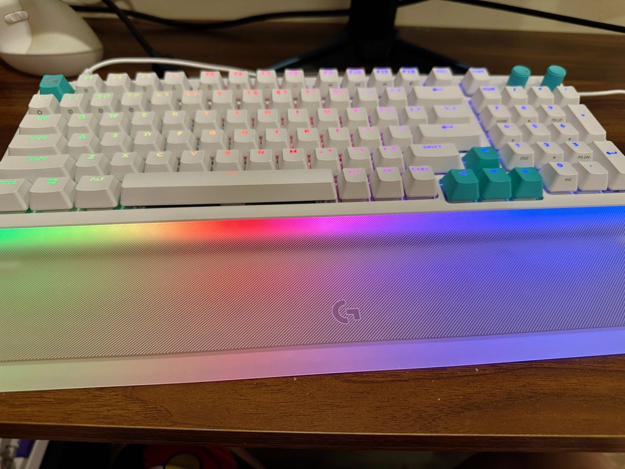 Thiết kế bàn phím Logitech G512 X 98