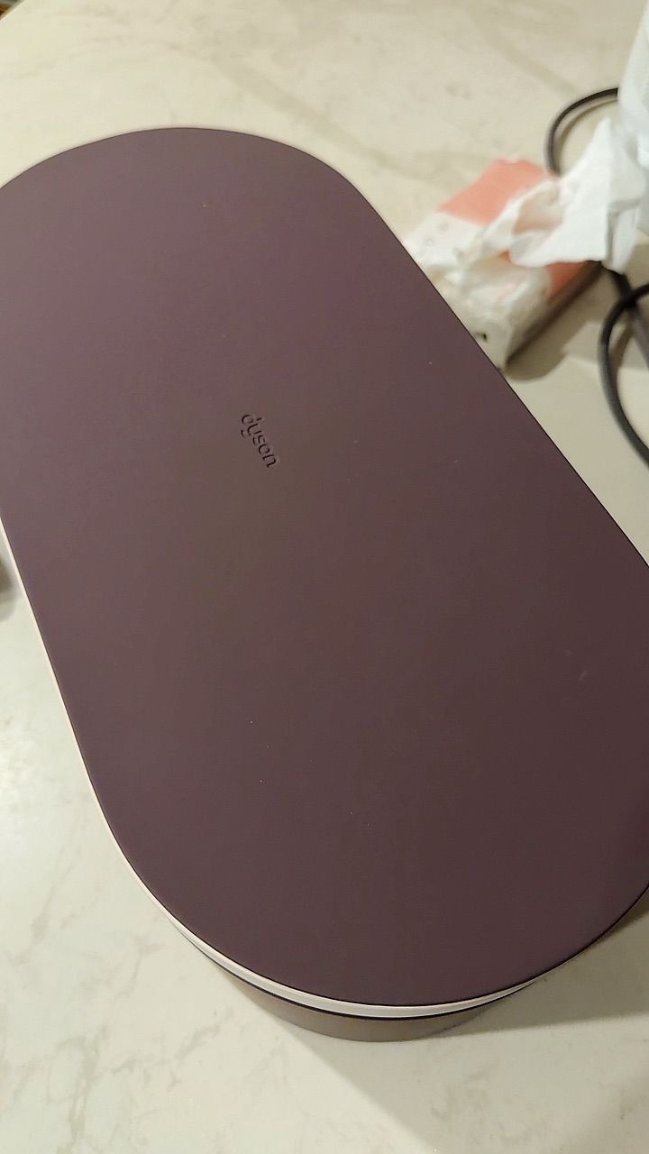 Máy sấy tạo kiểu tóc Dyson