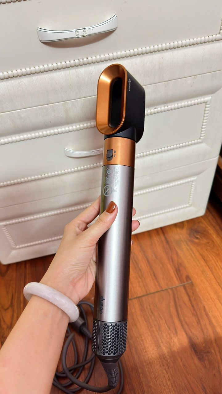 Thiết bị tạo kiểu tóc Dyson Airwrap