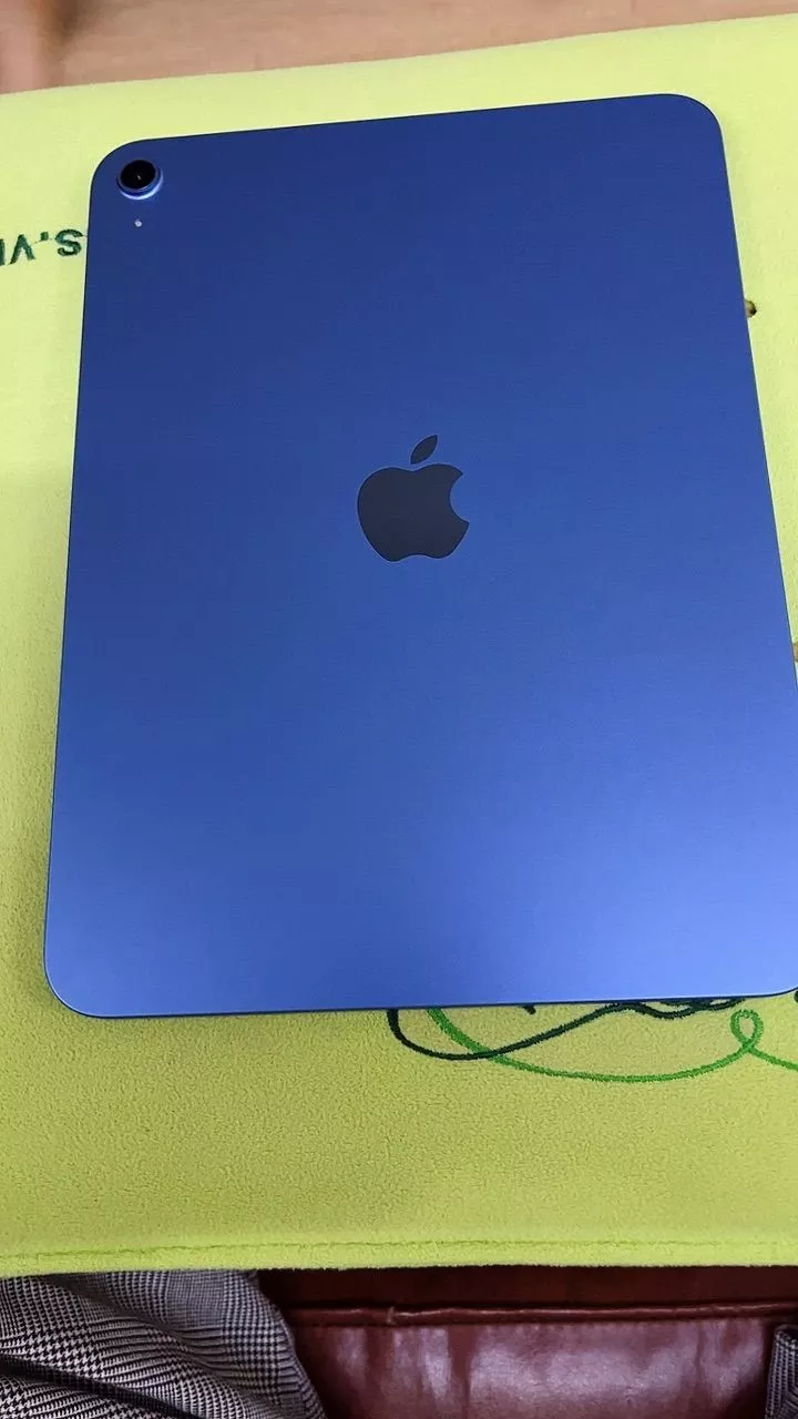 Apple iPad A16 11 inch 2025 - camera và thiết kế
