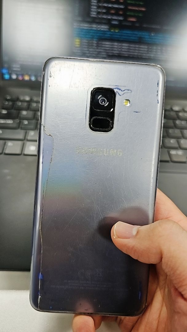 Cạnh bên Samsung Galaxy S26+
