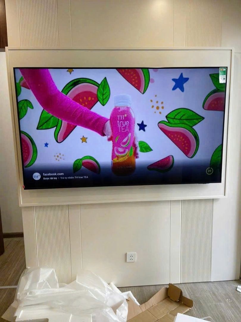 Mặt trước Smart Tivi Samsung U8500FKXXV