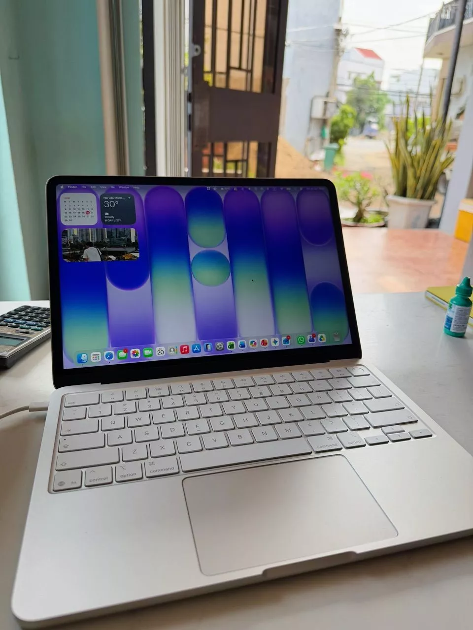MacBook Neo 512GB - thời lượng pin lên đến 16 giờ