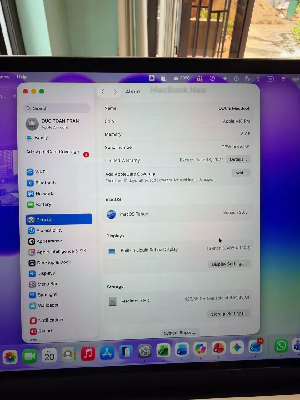 MacBook Neo 512GB - bàn phím cùng tông màu