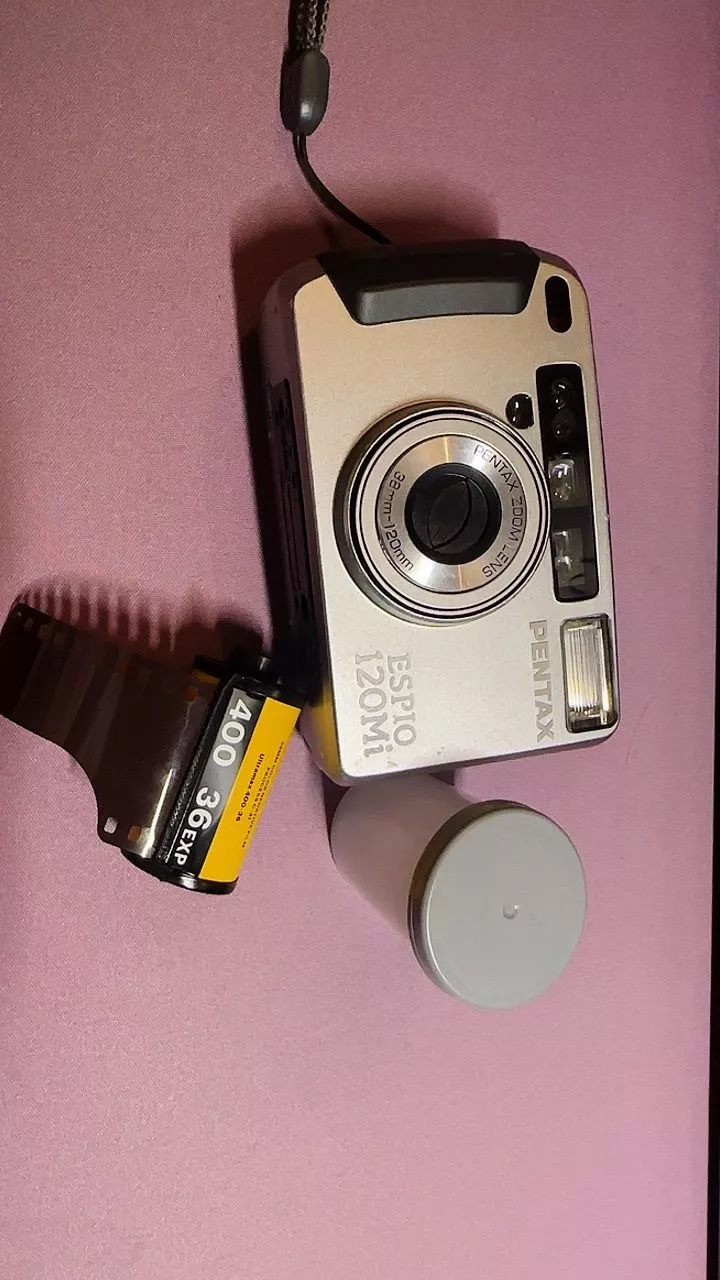 Phim Kodak Gold 200 cho máy ảnh phim
