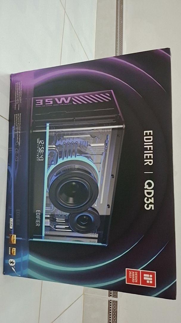 Loa EDIFIER đặt trên bàn