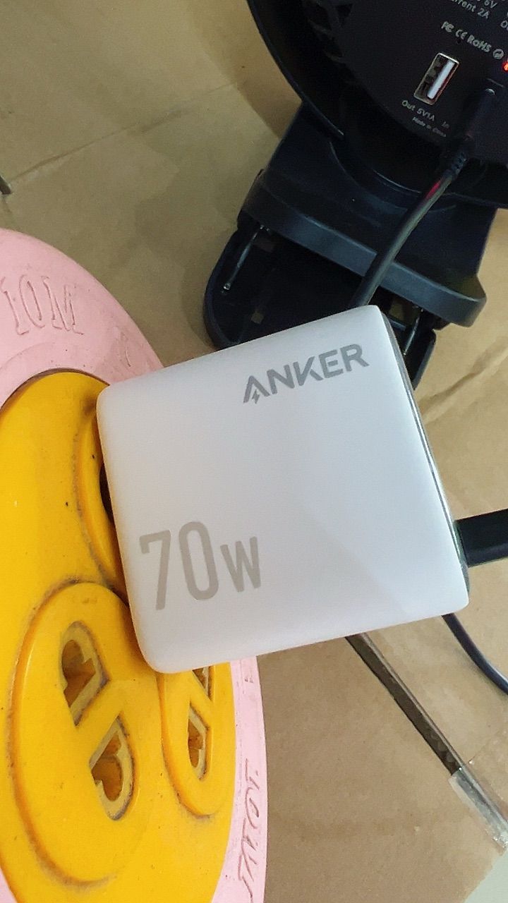 Thiết kế chân gập Anker Zolo