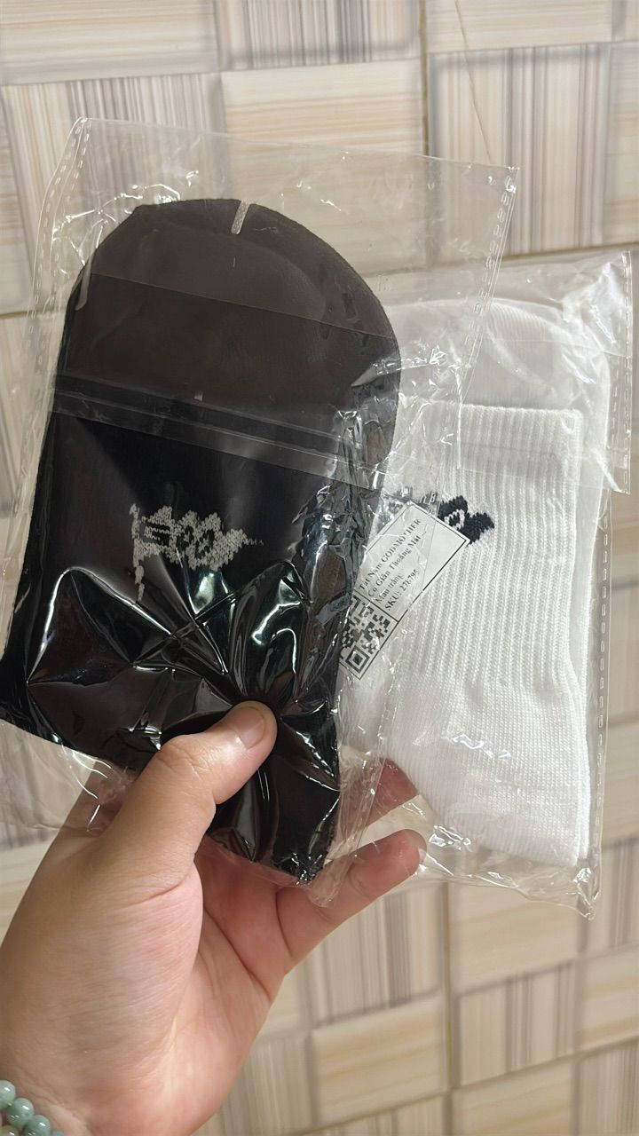 Tất GODMOTHER màu trắng và đen