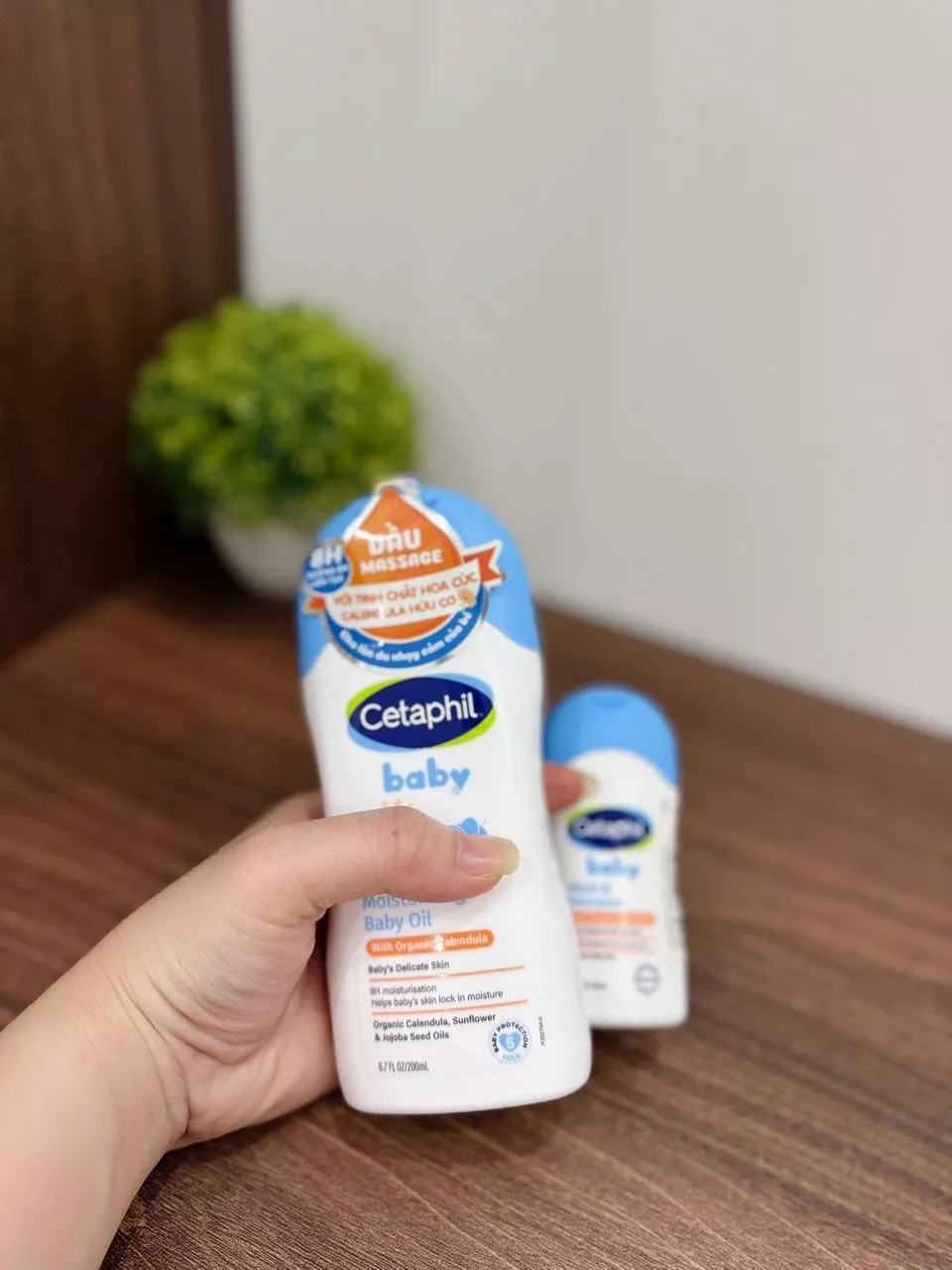 Cách massage dầu dưỡng ẩm Cetaphil Baby cho bé