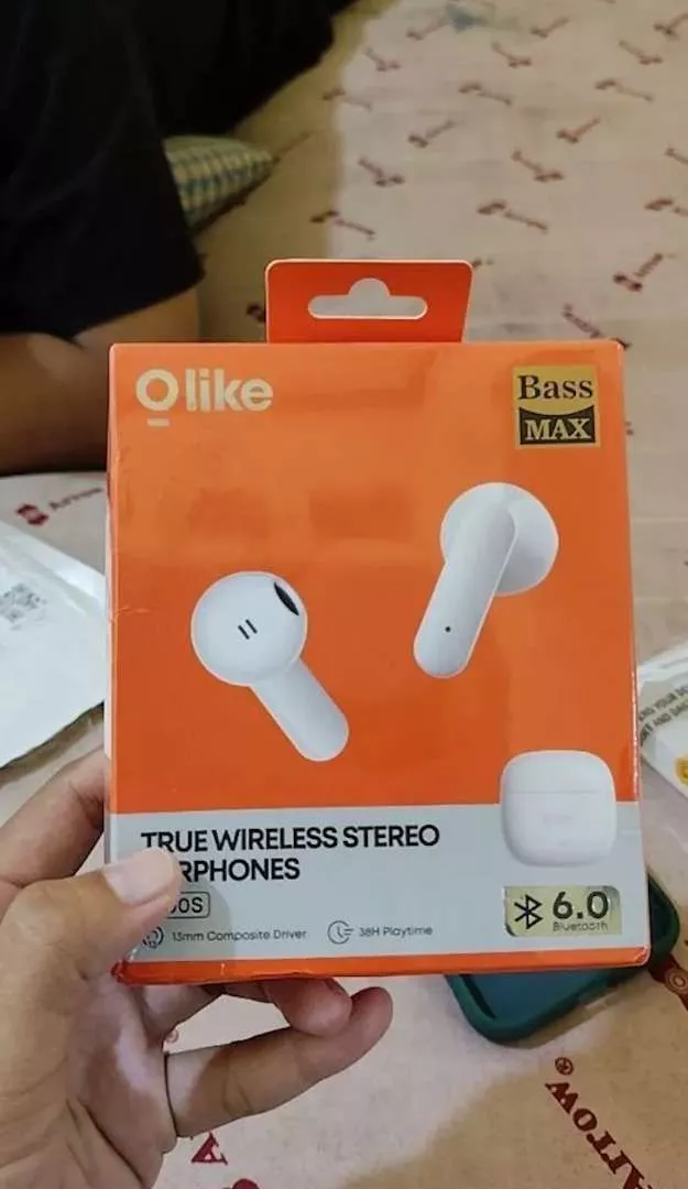 Olike T100S và hộp sạc nhỏ gọn