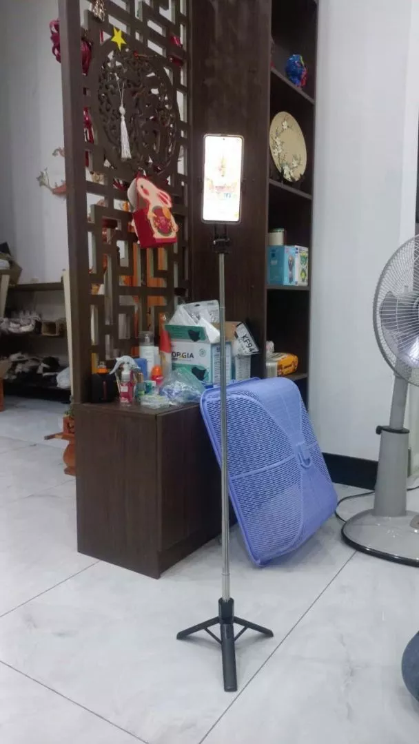Gậy selfie GOOJODOQ bản đèn LED bù sáng