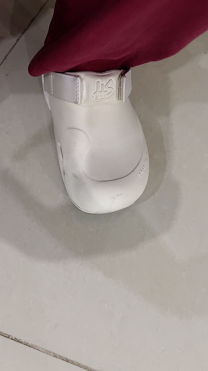 Dép Clog SUK1010 màu đen