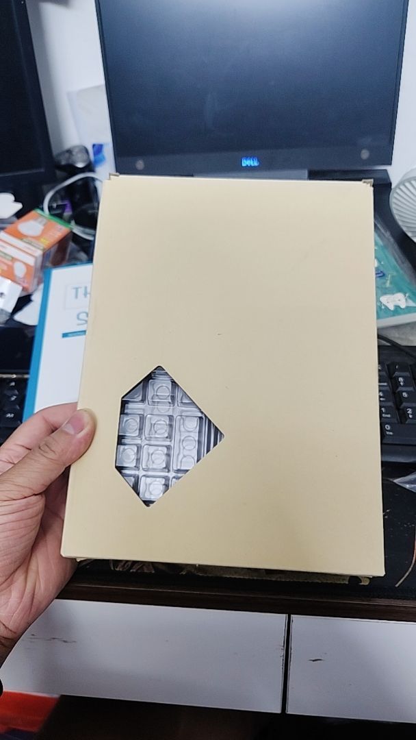 Hộp đựng keycap bằng carton và nhựa