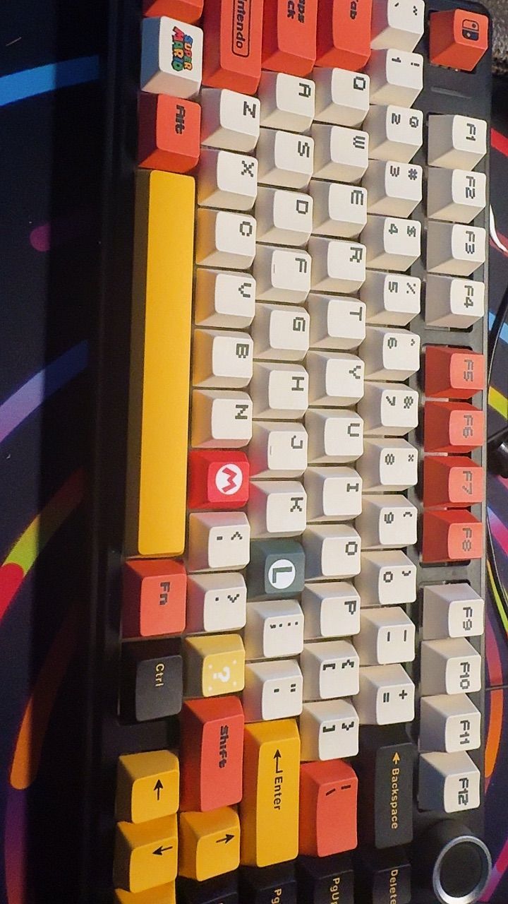 Họa tiết Mario trên keycap PBT
