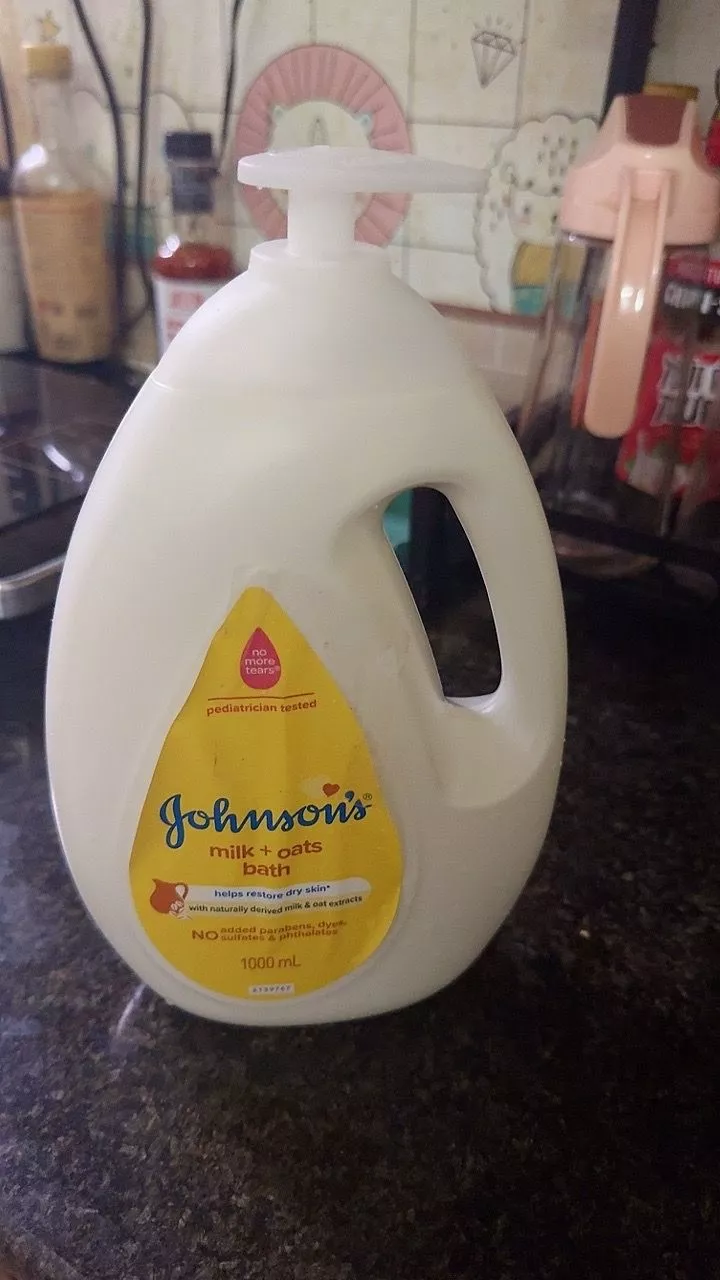 Sữa tắm Johnson's Baby dùng cho bé và mẹ