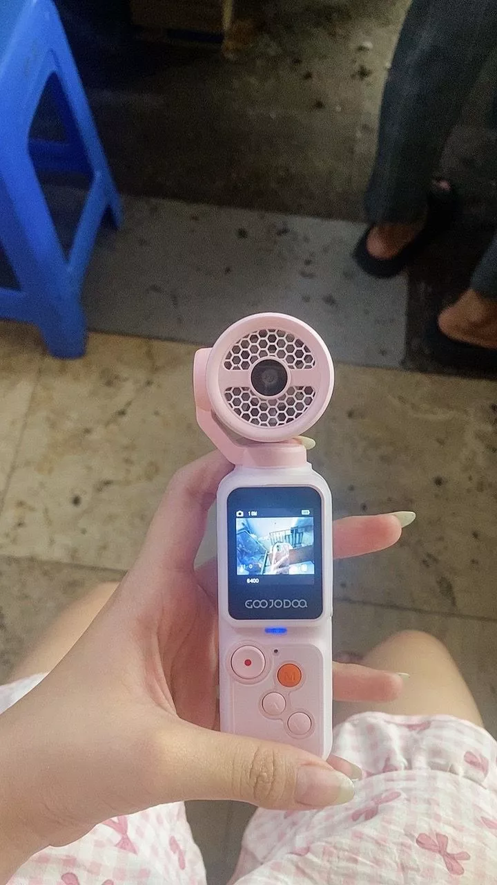 Quạt cầm tay với nhiều mức gió