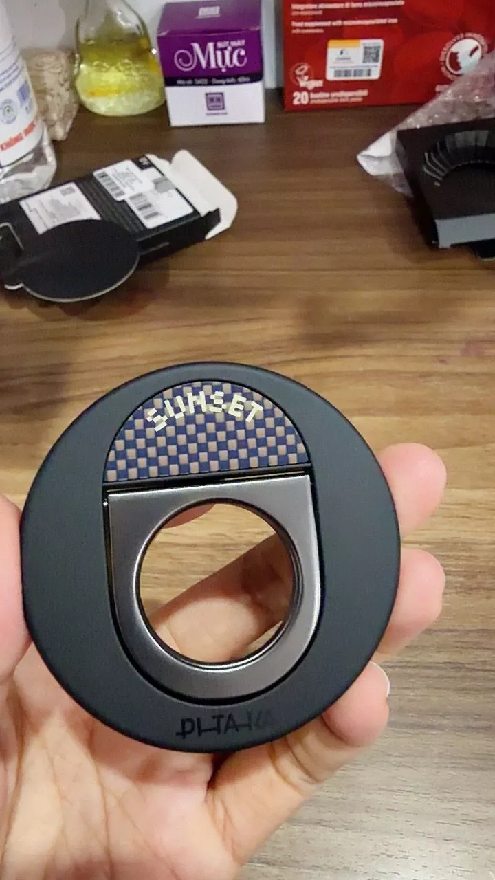 Vòng giữ điện thoại PITAKA Grip 3 dùng làm giá đỡ