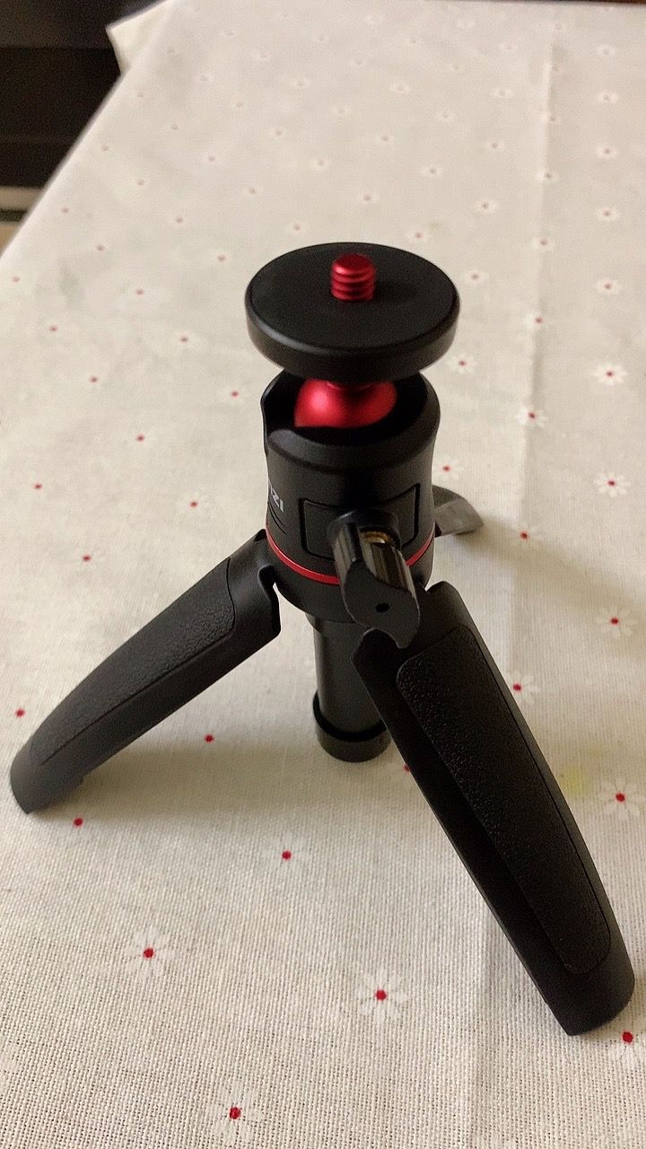 Ulanzi MT-08 dạng chân máy