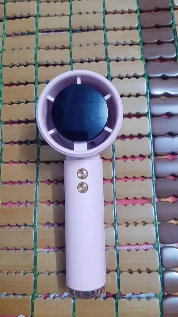 Quạt cầm tay mini 100 cấp độ gió, thiết kế gọn nhẹ