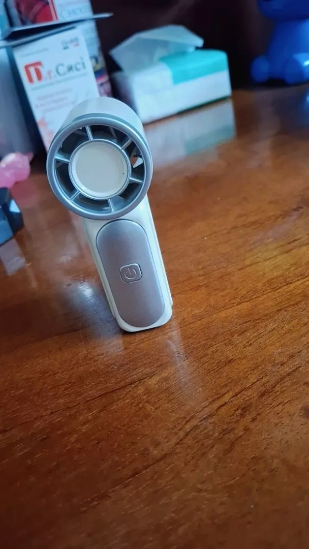 Quạt tích điện cầm tay mini nhiều màu sắc