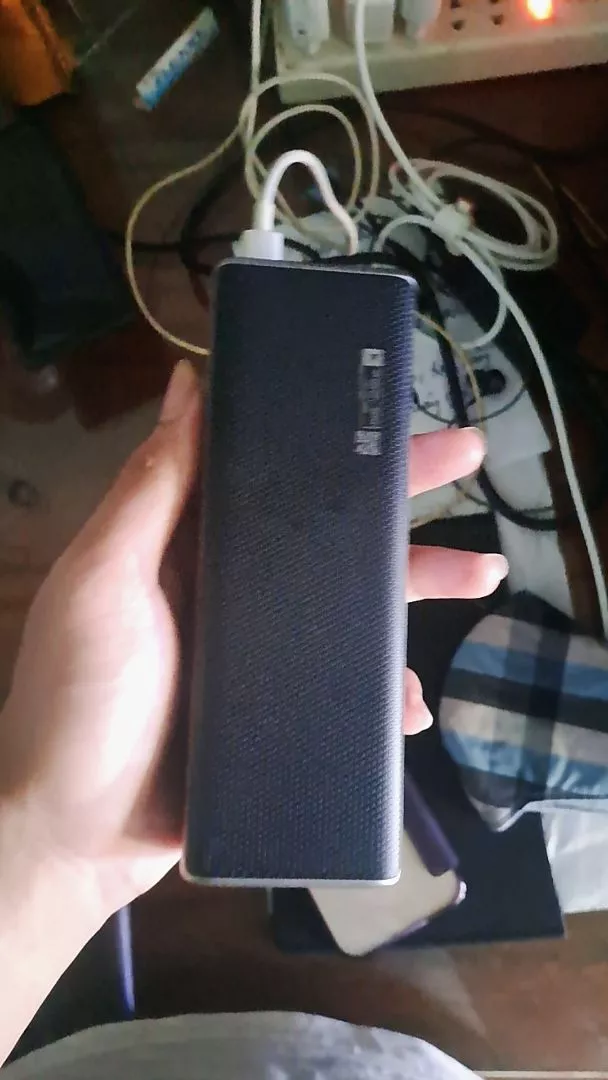 CUKTECH sạc dự phòng 20000mAh - chi tiết thân máy