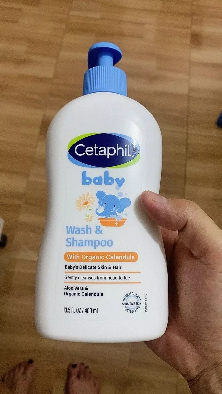 Cách dùng sữa tắm gội Cetaphil Baby cho bé