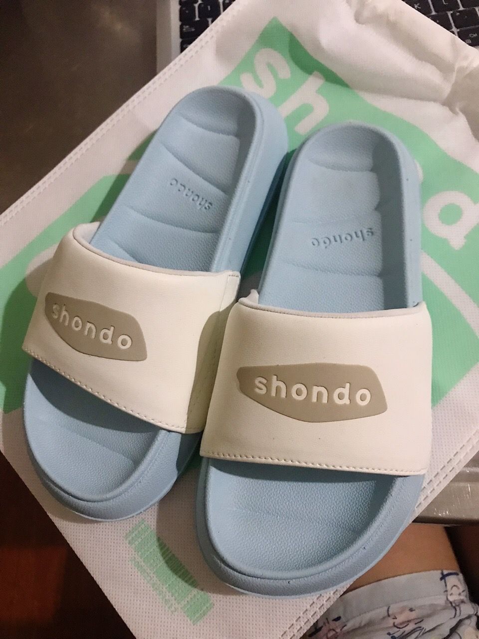 Mẫu dép Shondo màu xanh phối quai trắng