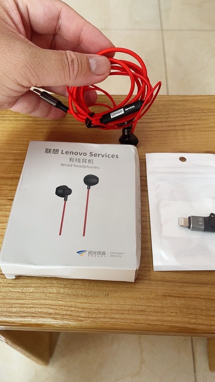 Thiết kế nửa tai Lenovo Y108