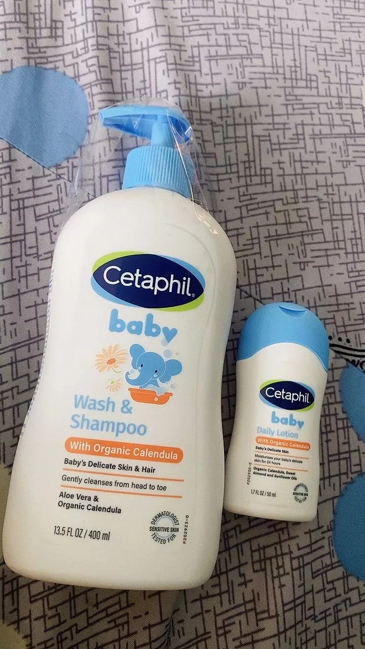 Sữa tắm gội Cetaphil Baby cho da nhạy cảm