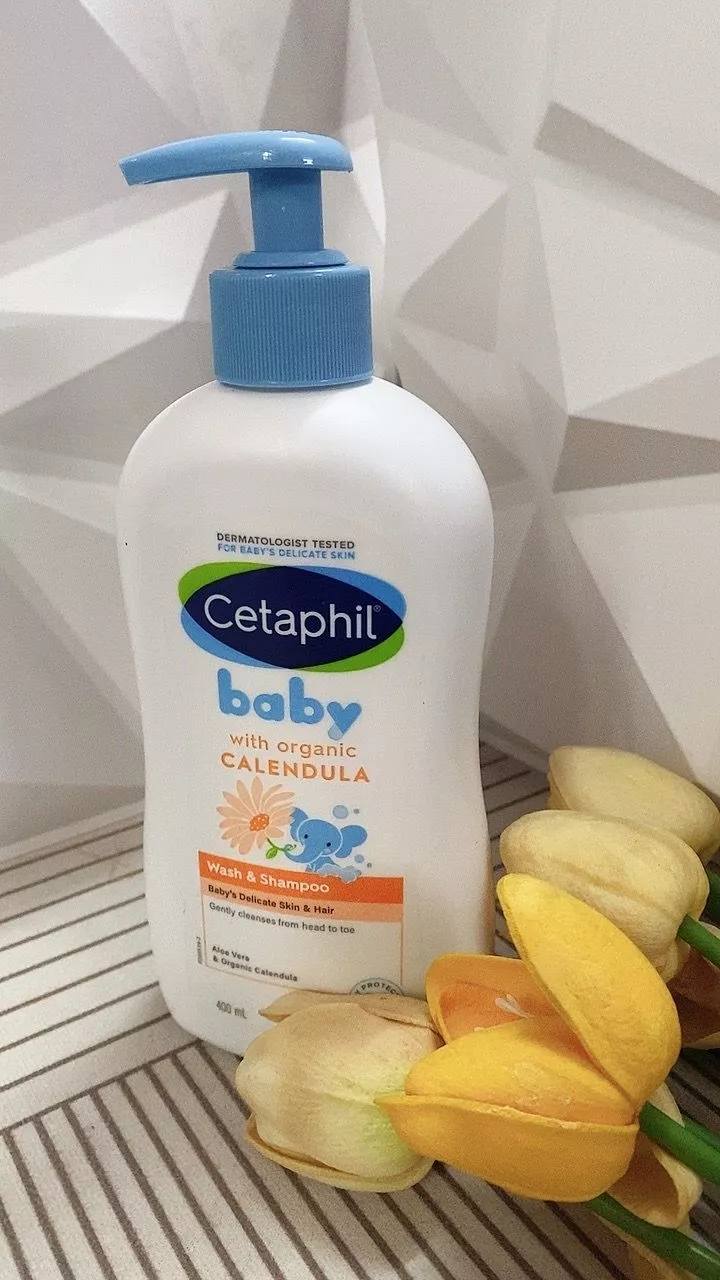Cetaphil Baby Wash and Shampoo với hoa cúc Calendula hữu cơ