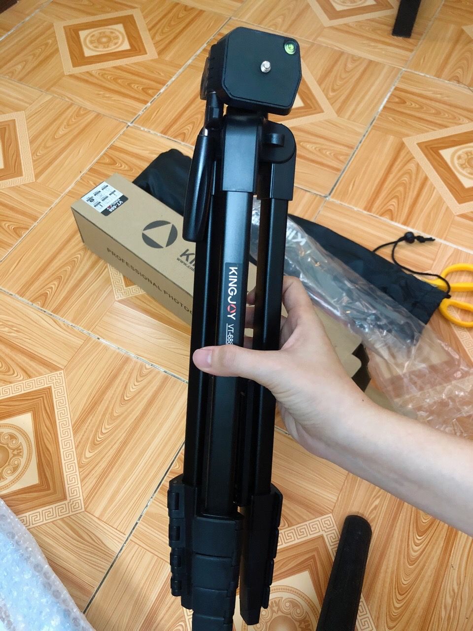 Chân tripod Kingjoy có khóa lật
