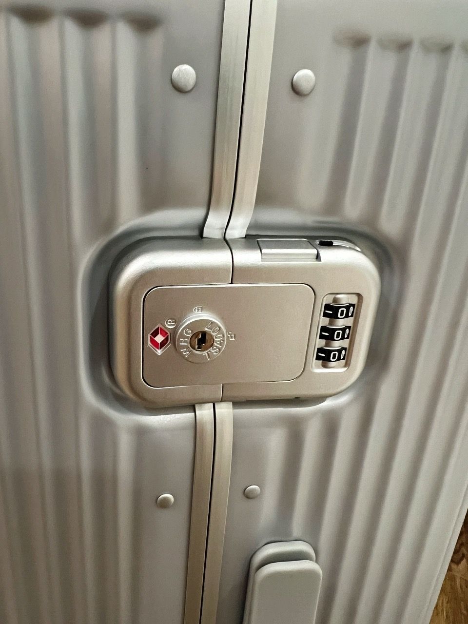 Vali khung nhôm thương hiệu Xiaomi