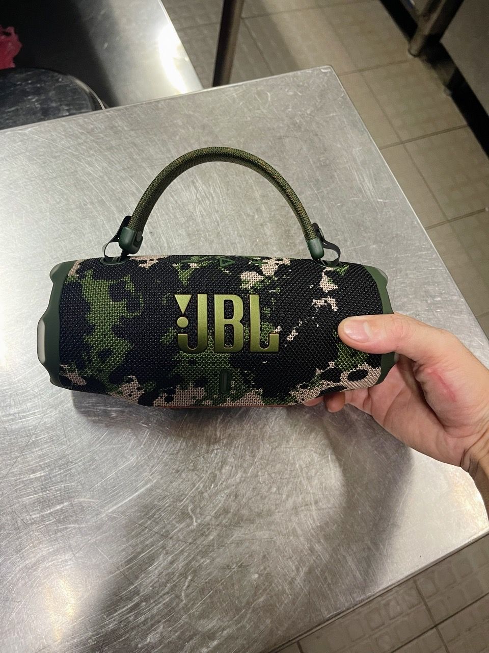 Loa JBL Charge 6 màu đen