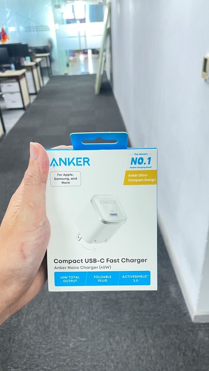 Thiết kế chân gập Anker Nano