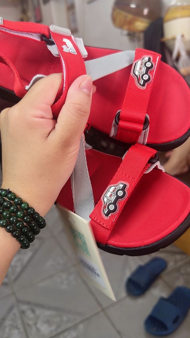 Chi tiết giày sandal trẻ em Little 6