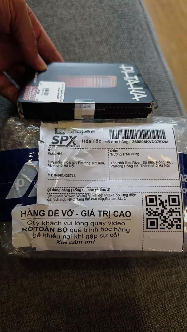 Ví Pitaka MagSafe – ngăn đựng thẻ tích hợp NFC