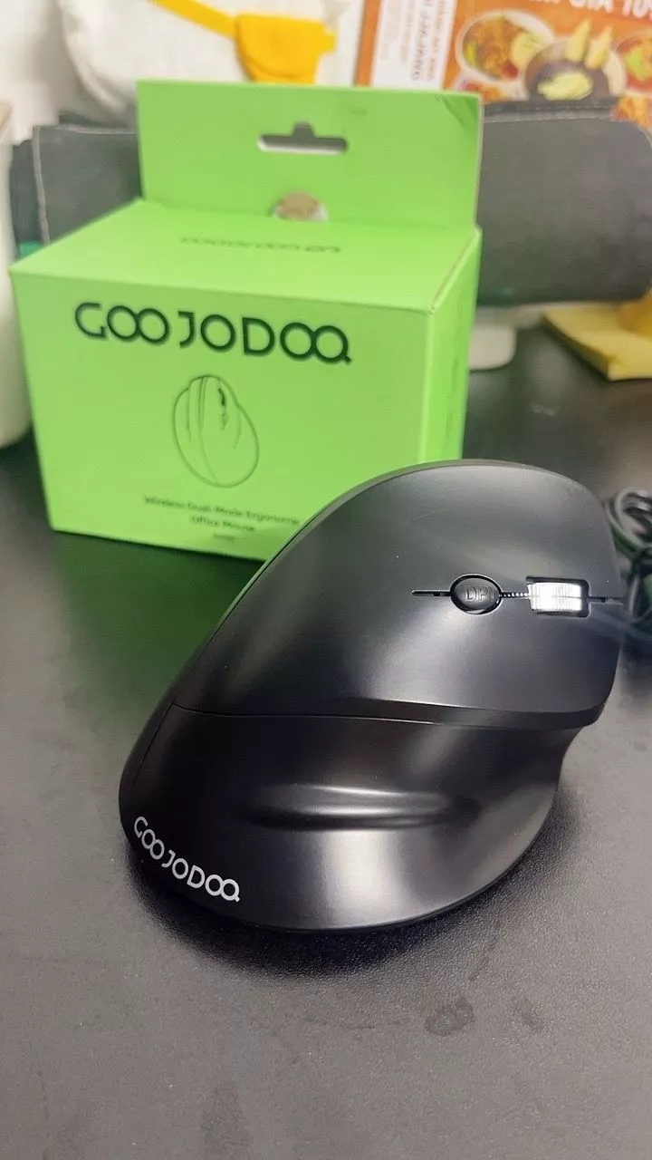 Chuột GOOJODOQ nhìn nghiêng
