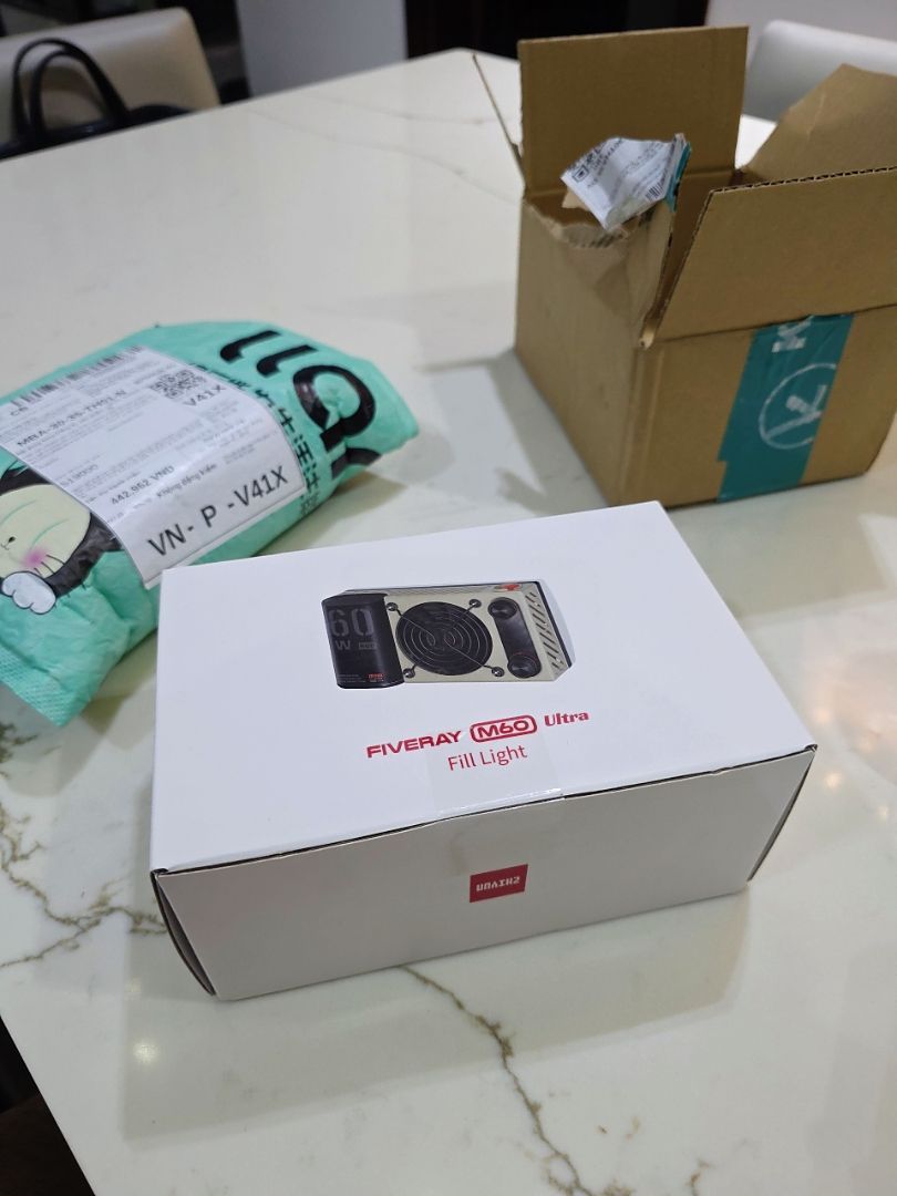 Thiết kế nhỏ gọn của Zhiyun Fiveray M60 Ultra