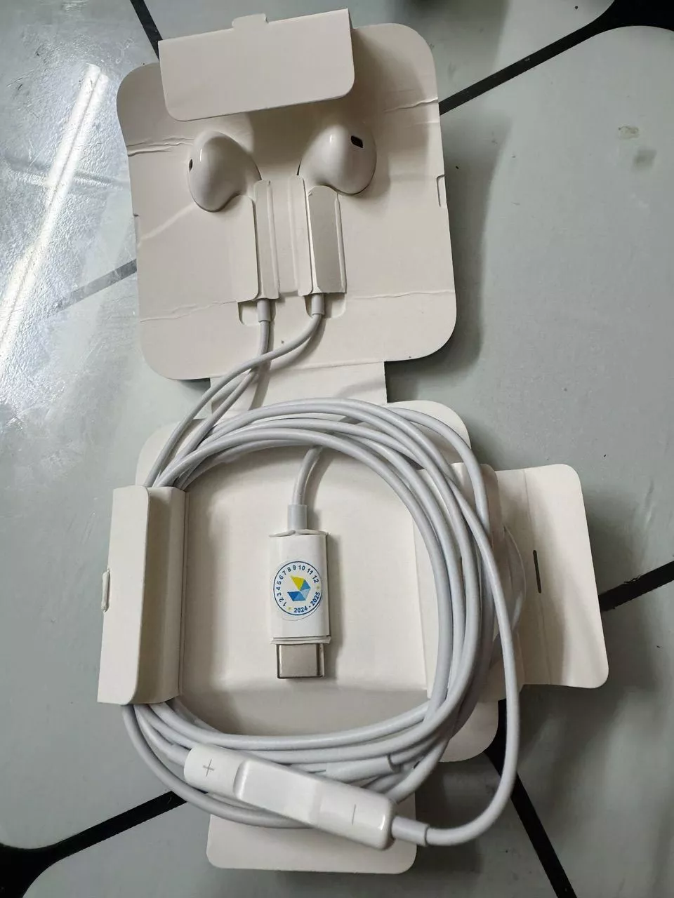 Phím điều khiển trên dây