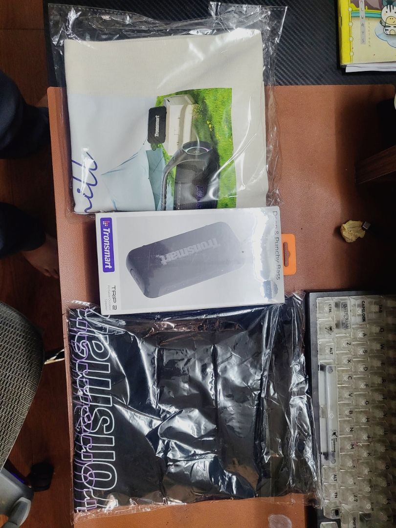 Mặt túi tote canvas Tronsmart