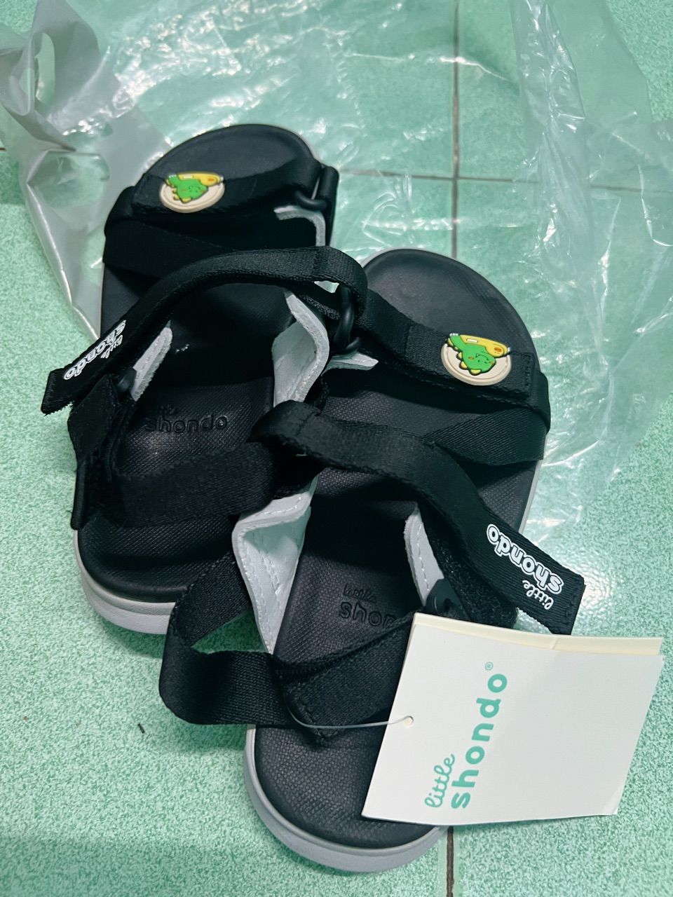 Chi tiết sandal trẻ em 6 tem khủng long