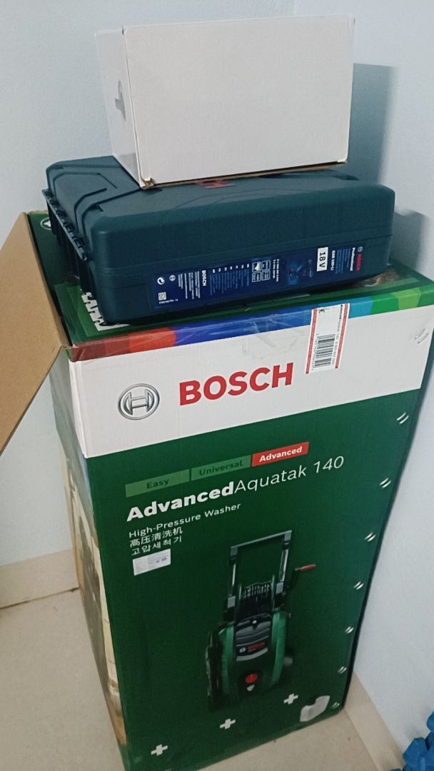 Tay cầm và cuộn ống của Bosch Aquatak 140