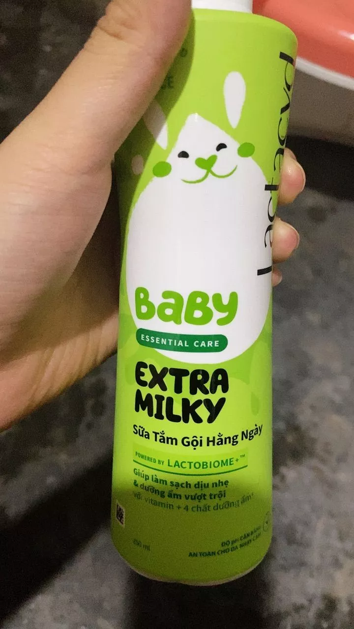 Chi tiết sữa tắm gội Lactacyd Milky