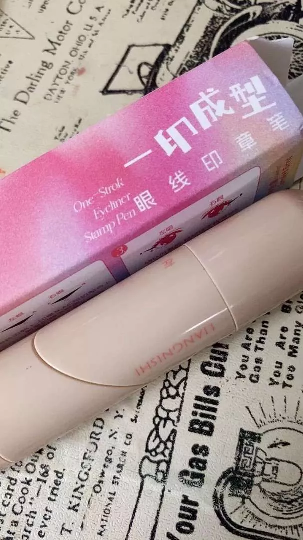 Hình ảnh sản phẩm bút kẻ mắt dạng in dấu
