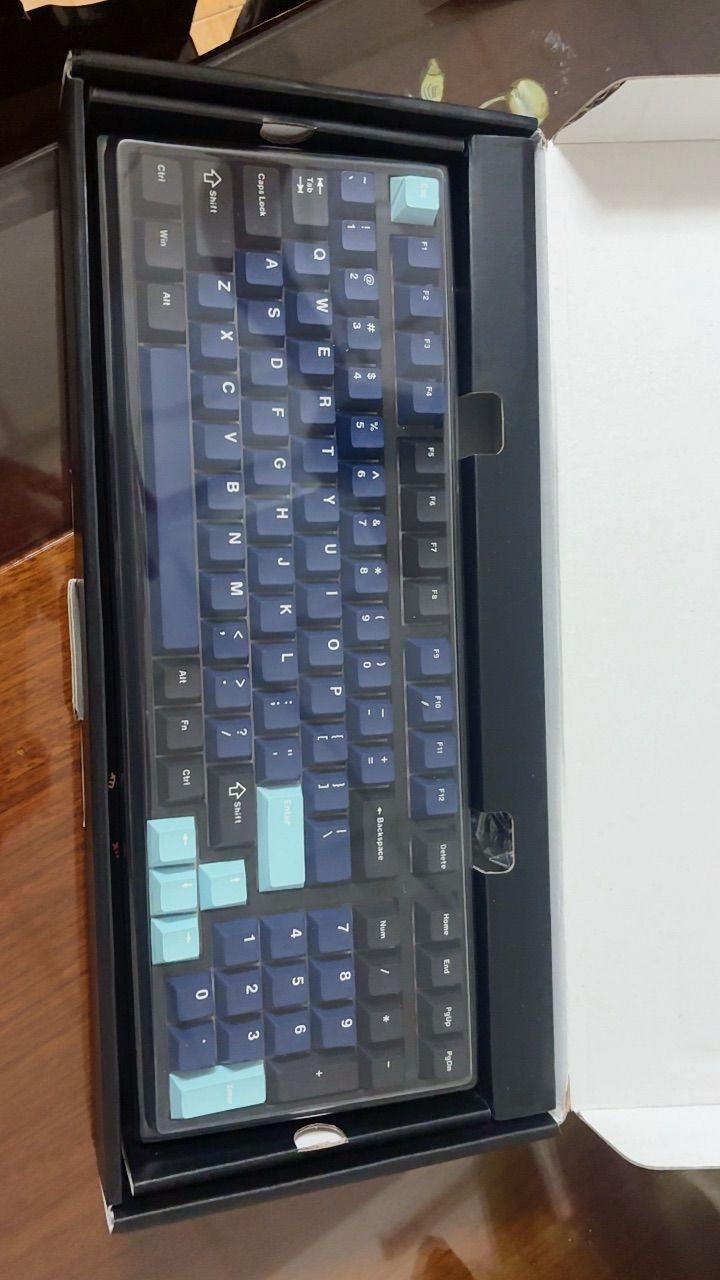 Phím PBT và LED RGB trên Xinmeng X98